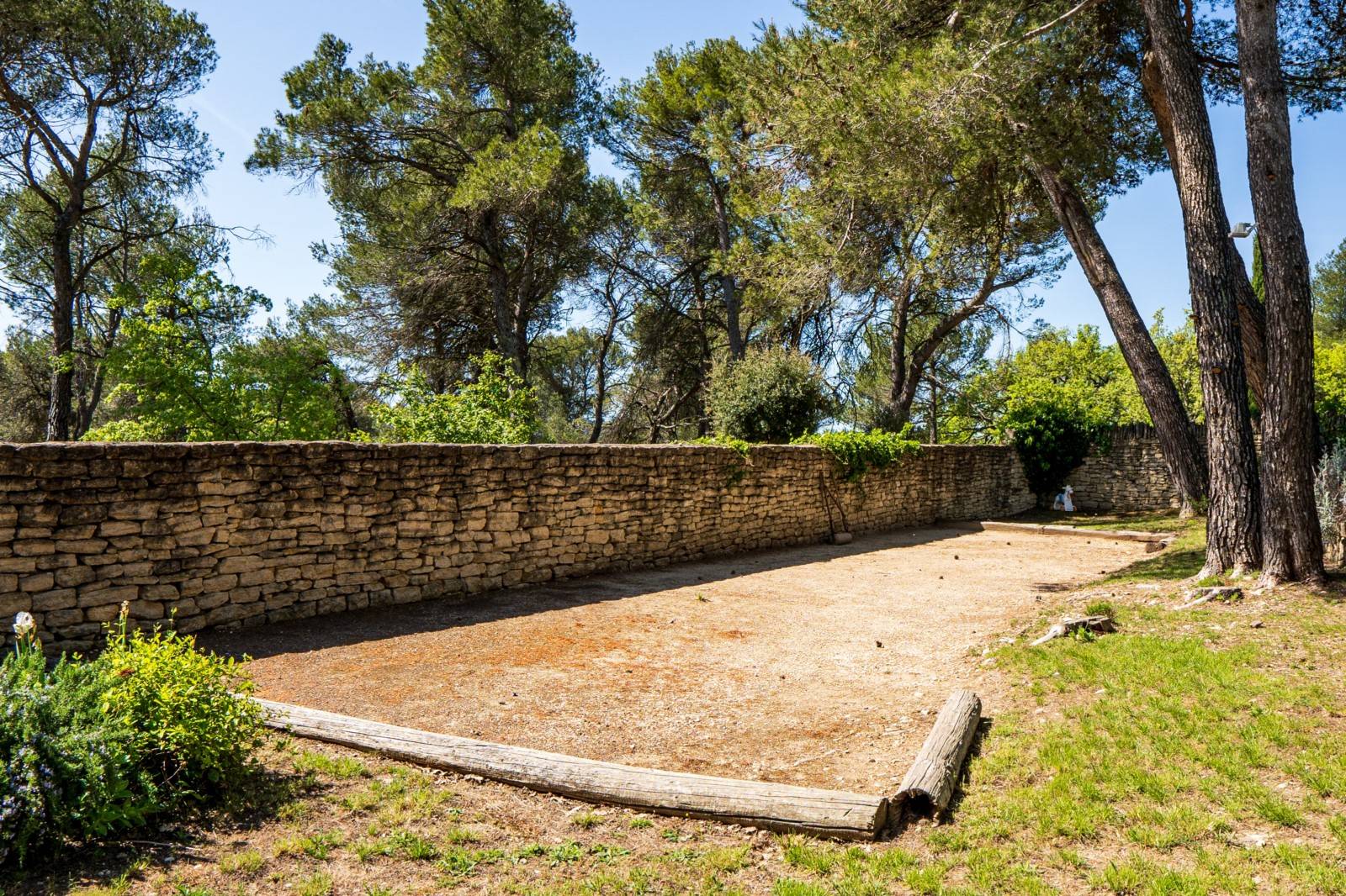 5mn de Gordes, grande propriété sur plus de 2 hectares   