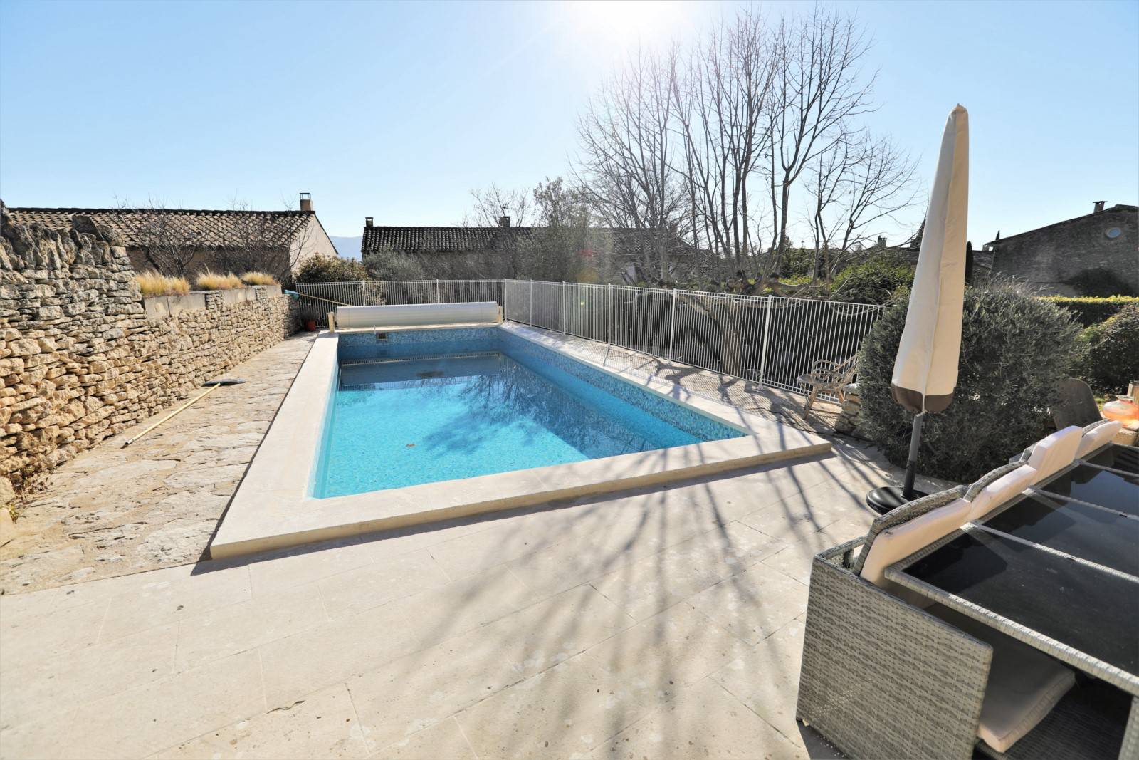 Luberon, mas XVIIème siècle au coeur du village avec jardin et piscine   