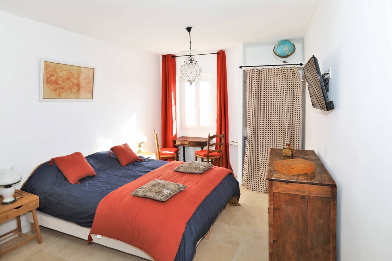 Luberon, mas XVIIème siècle au coeur du village avec jardin et piscine   