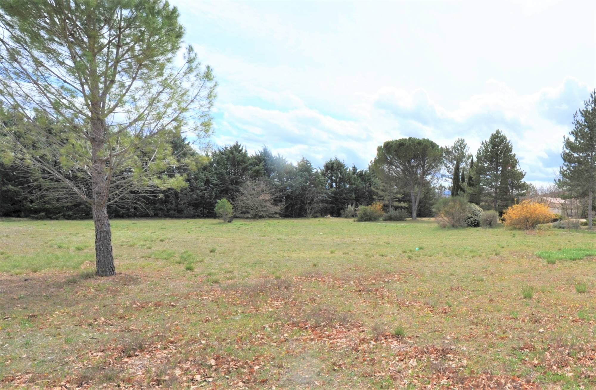 Exclusivité à Gordes, terrain à bâtir avec permis de construire   