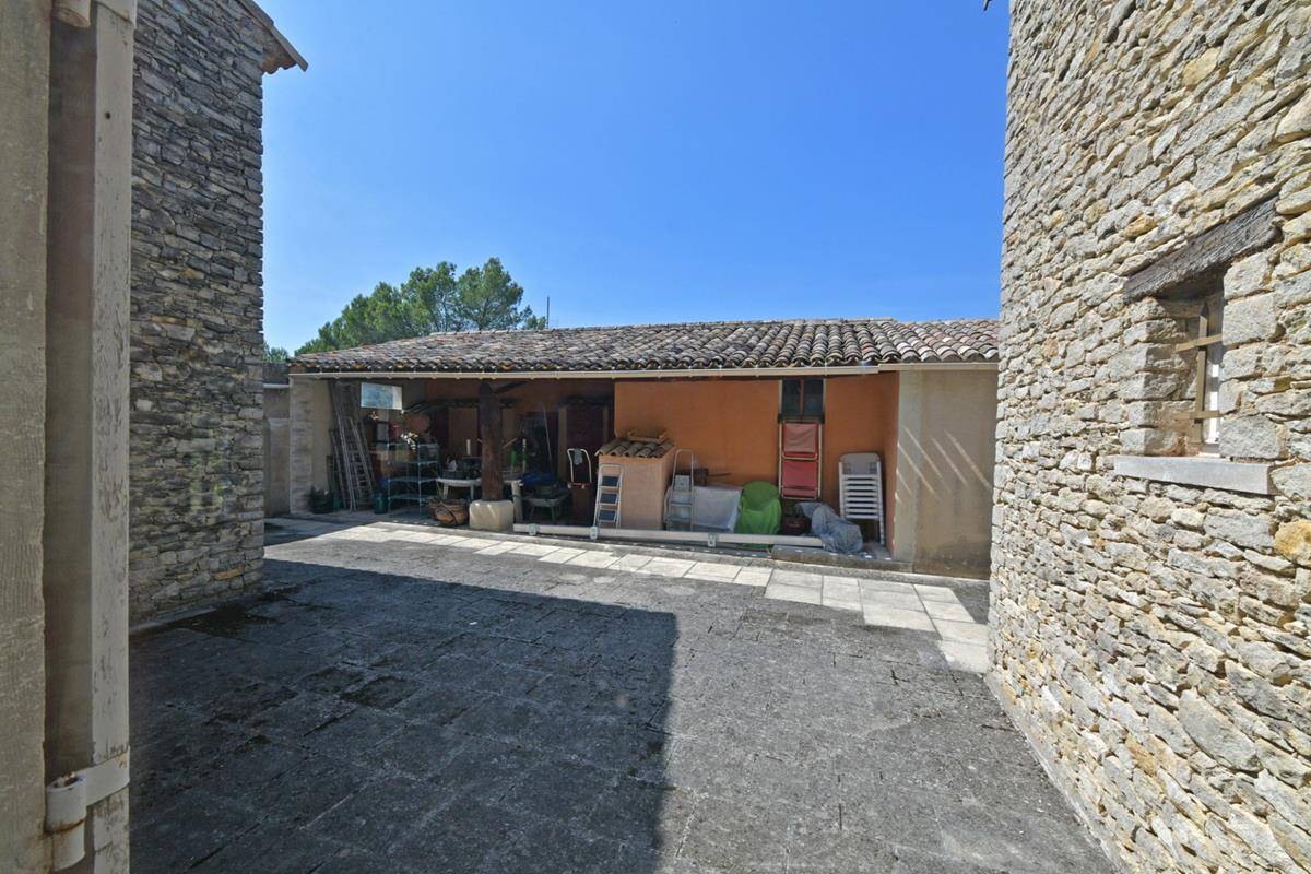 Propriété sur 2 hectares entre Goult et Roussillon