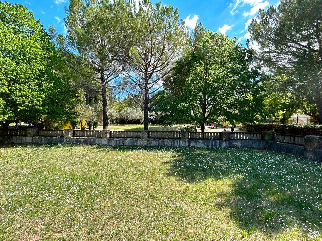 Appartement T2 avec terrasse, parc et piscine   