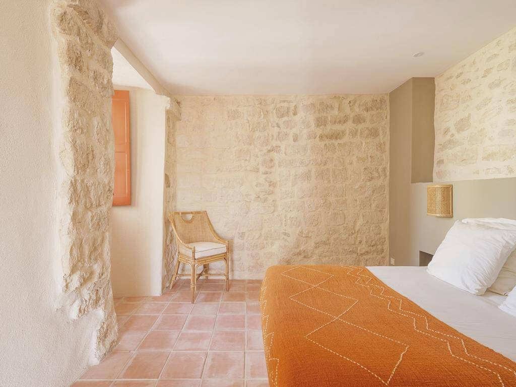 Pittoresque maison de village avec bassin provençal et vue panoramique   