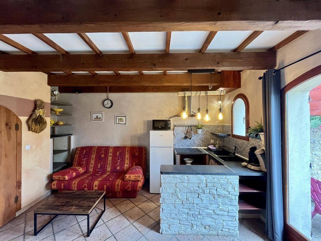 Propriété avec gîtes indépendants et piscine en bord de Sorgue   