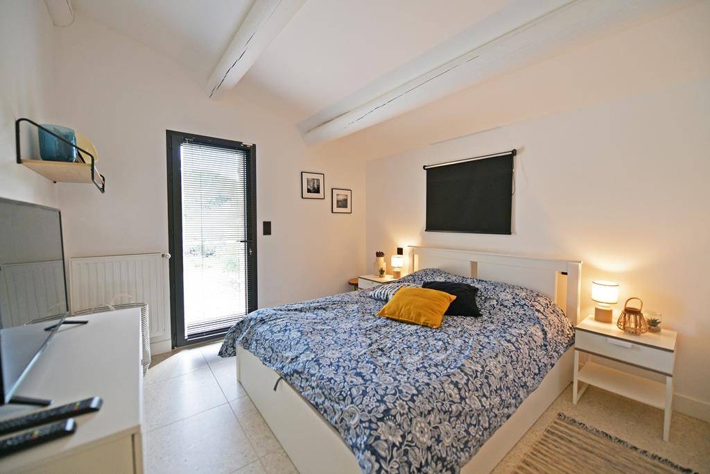 MAISON EN PIERRE AVEC PISCINE A GORDES   