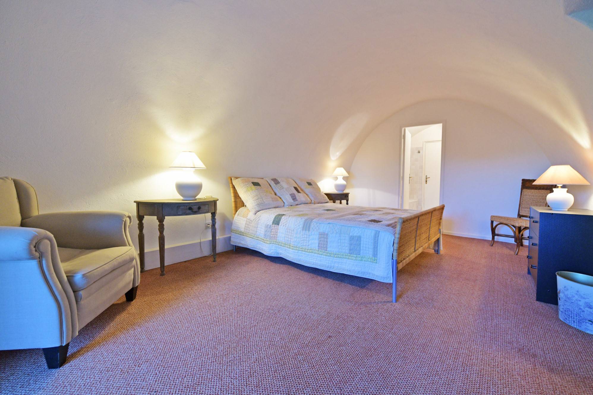 Gordes : superbe maison de village du XVIIème siècle, entièrement rénovée  
