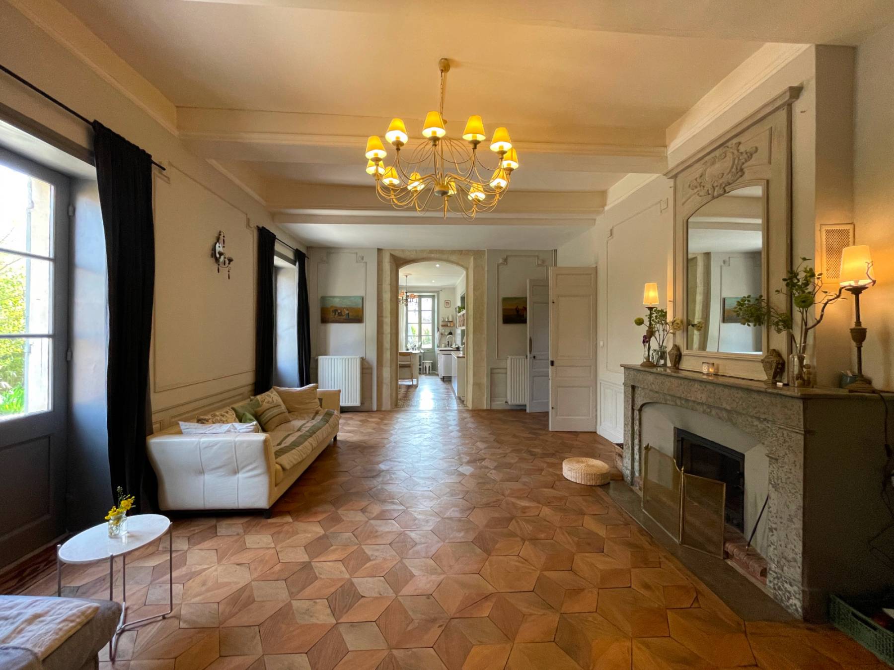 GARD : Maison bourgeoise XVIIIe aux volumes de vies très généreux   