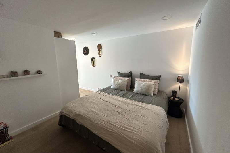 A Saint Rémy de Provence, dans le centre du village, superbe loft  atypique de 150 m² avec cour et piscine.