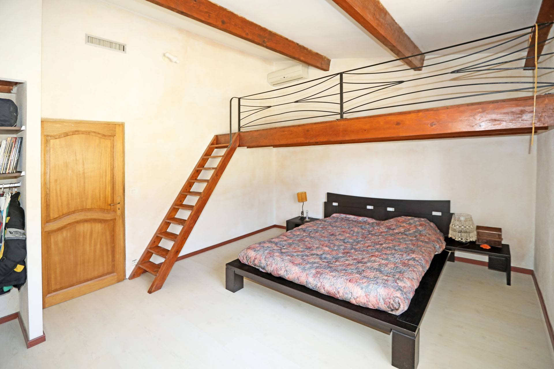 Luberon, maison avec piscine sur plus de 9000m²   