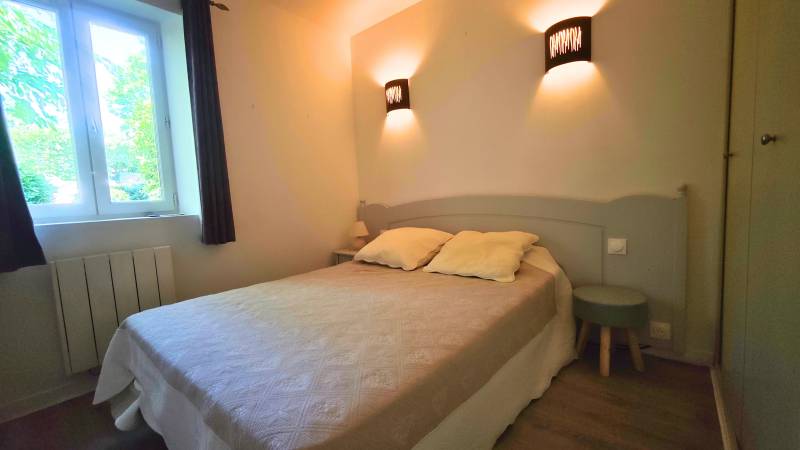 En exclusivité, rare à la vente, bastidon avec vue et piscine partagée dans le centre de Gordes. BIEN VENDU