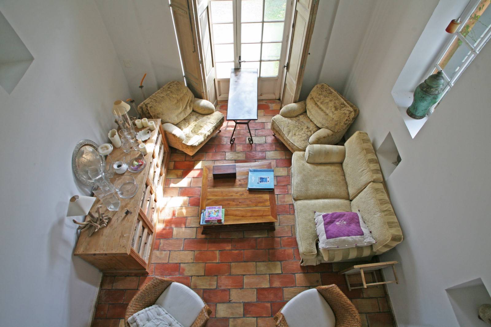 superbe bastide sur  près de 13 hectares à deux pas du village de Roussillon    