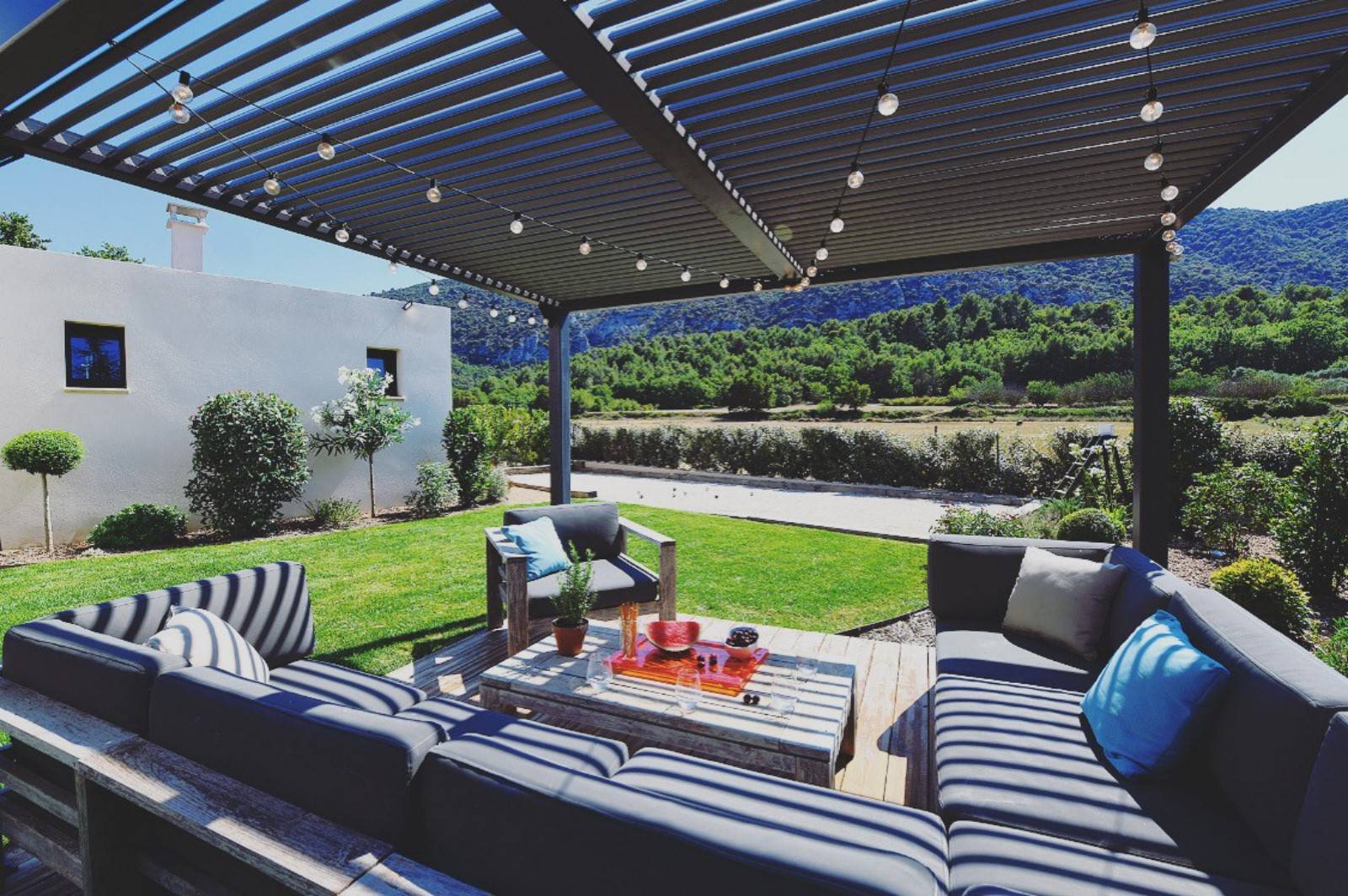 rare maison contemporaine au pied du Luberon   