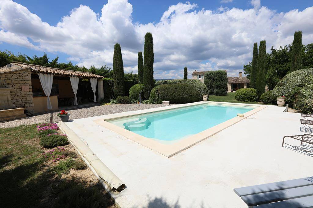 GORDES, AUTHENTIQUE MAS AVEC VUE SUR LE LUBERON   