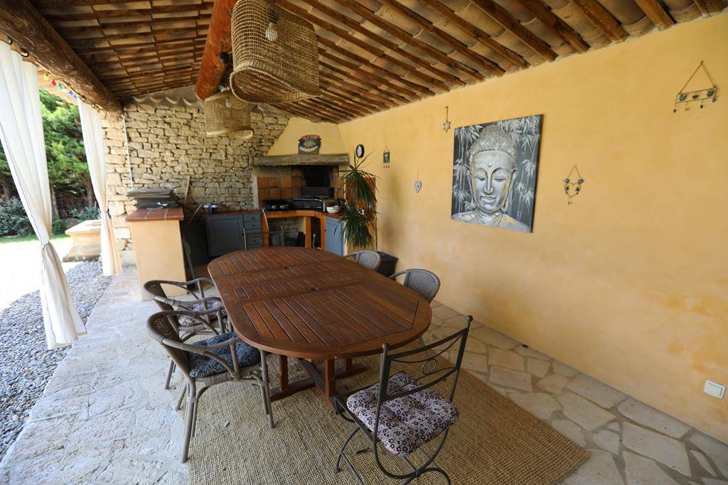 GORDES, AUTHENTIQUE MAS AVEC VUE SUR LE LUBERON   