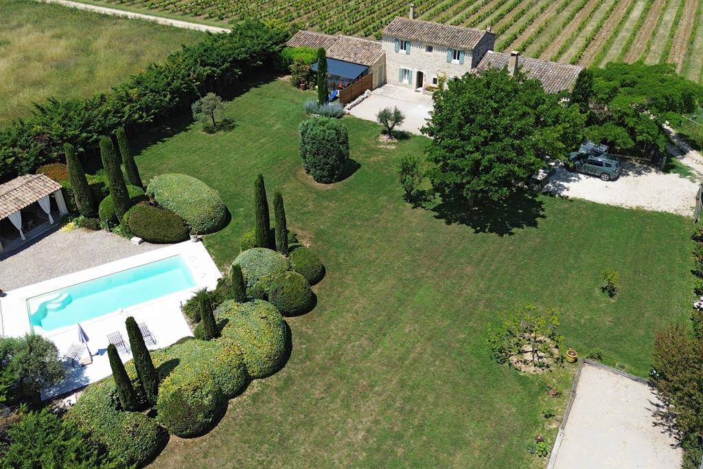 GORDES, AUTHENTIQUE MAS AVEC VUE SUR LE LUBERON   