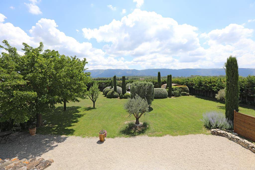 GORDES, AUTHENTIQUE MAS AVEC VUE SUR LE LUBERON   