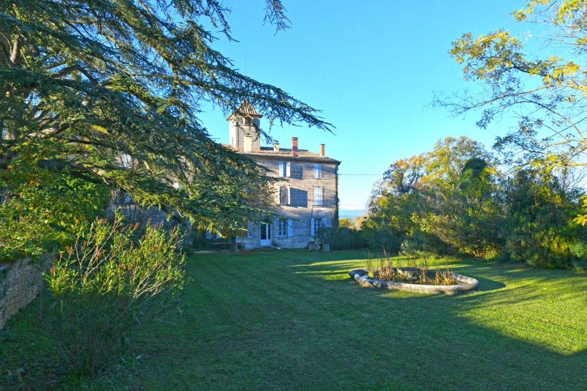 Bonnieux, propriété d'exception sur 6 hectares de terrain   