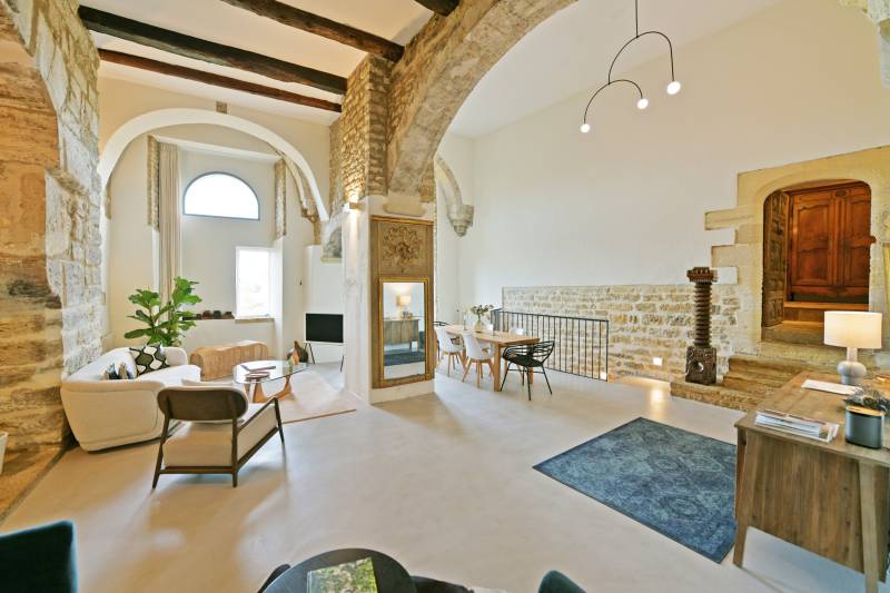 Gordes, superbe maison de village du XVIIᵉ siècle, entièrement rénovée.