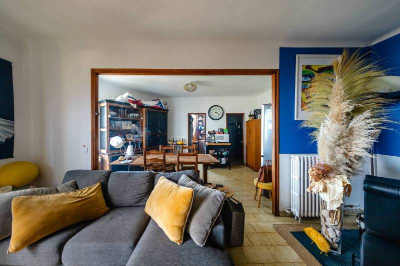 Exclusivité à Gordes, maison de village avec terrasse et jardin en position dominante avec vue  avec terrasse et jardin.