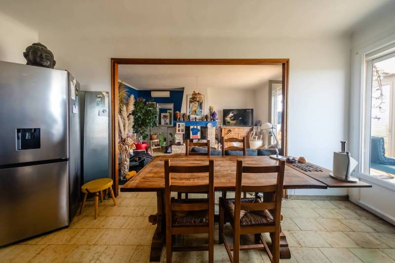 Exclusivité à Gordes, maison de village avec terrasse et jardin en position dominante avec vue  avec terrasse et jardin.