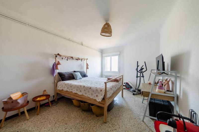 Exclusivité à Gordes, maison de village avec terrasse et jardin en position dominante avec vue  avec terrasse et jardin.