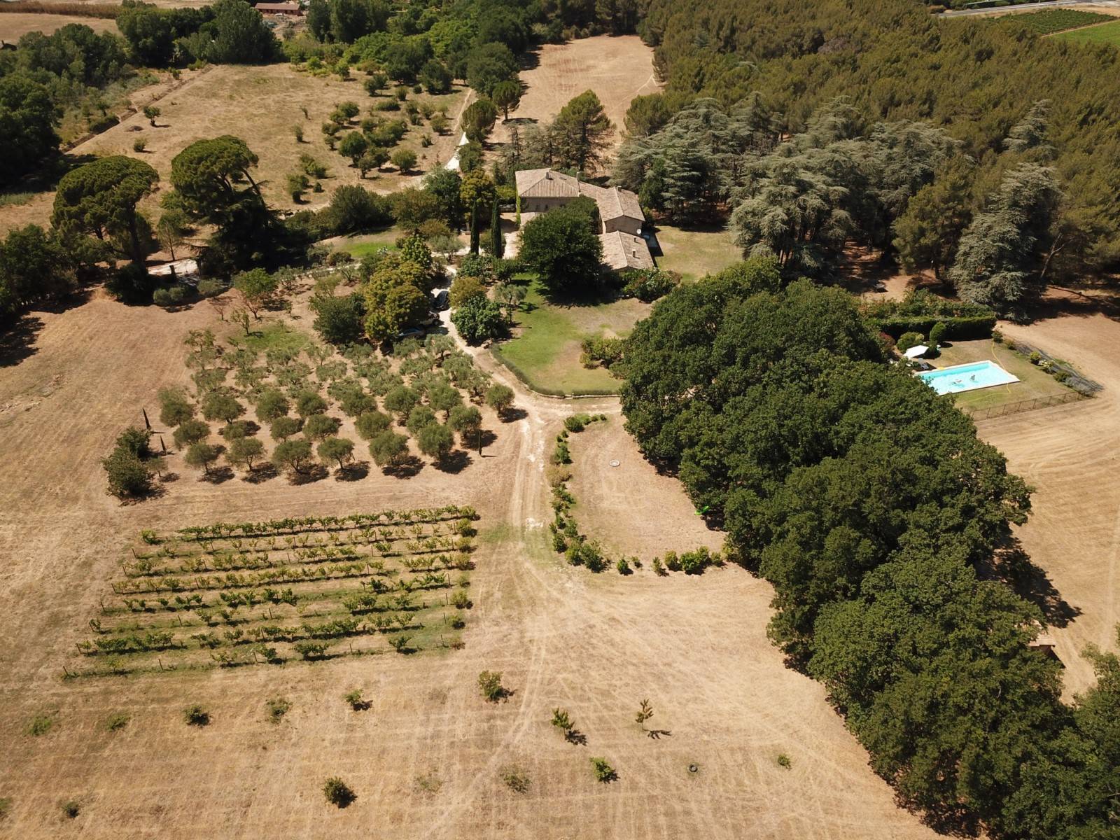 Luberon - Propriété de famille sur 7 hectares   