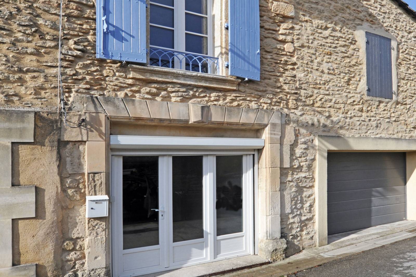 maison de village entièrement rénovée à Cabrières-d’Avignon   