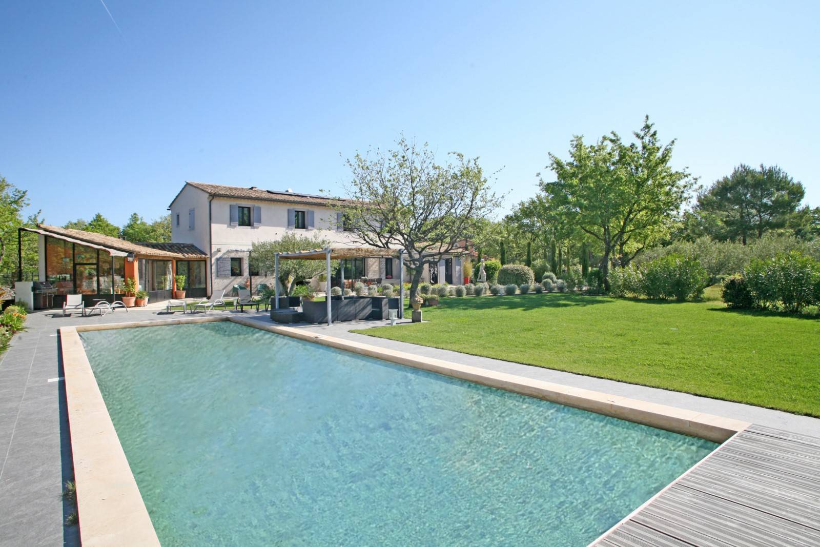 MAISON RECENTE AVEC PISCINE, BEAU JARDIN ET VUE   