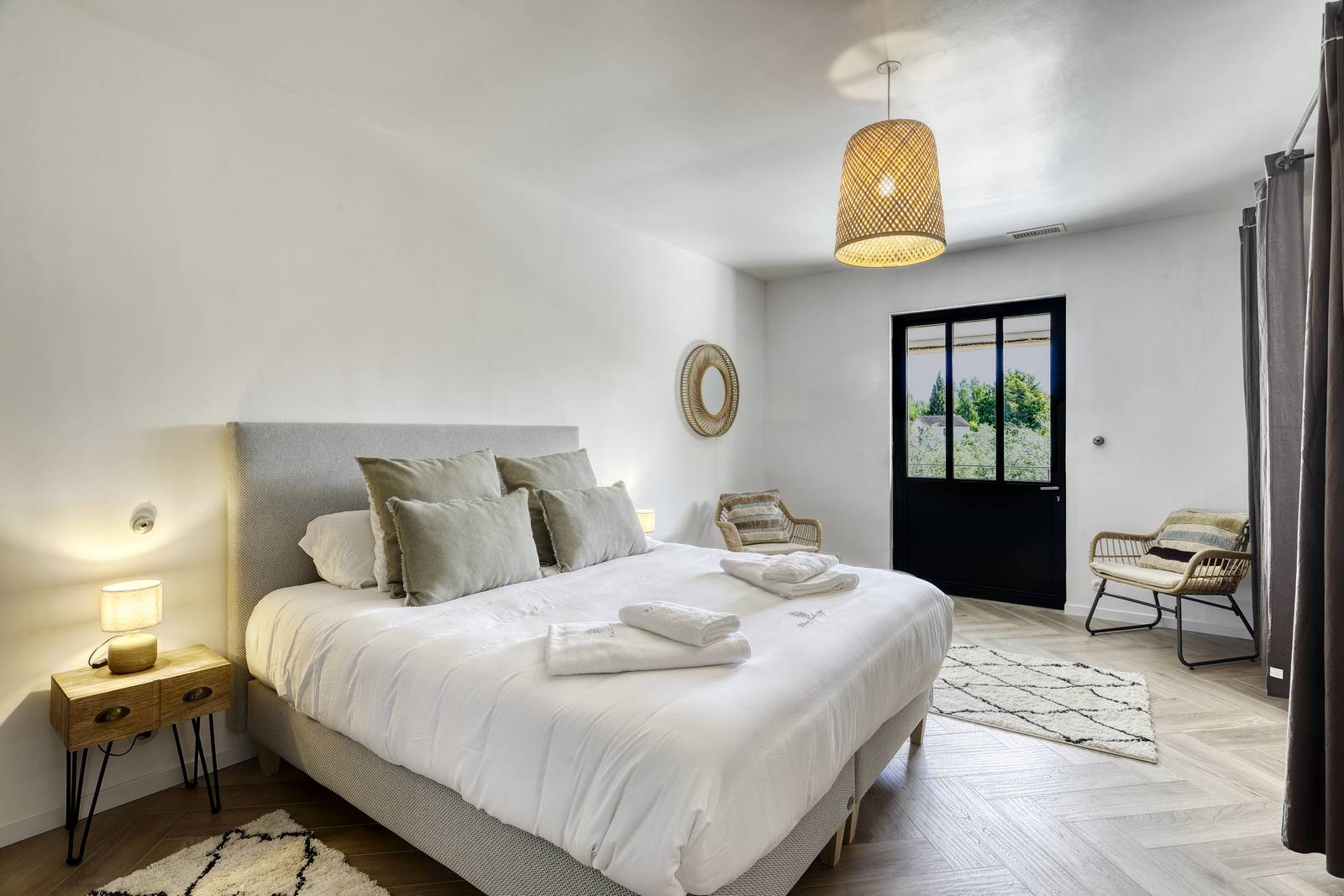 Propriété contemporaine proche de l'Isle-sur-la-Sorgue   