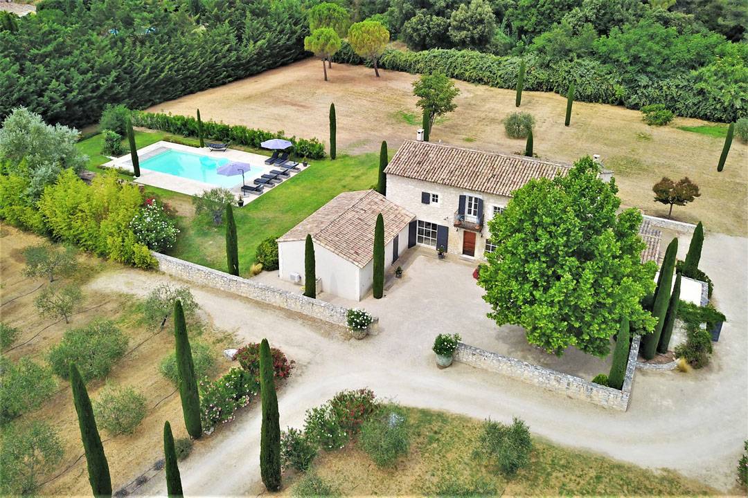 superbe propriété en Luberon avec piscine et dépendances   