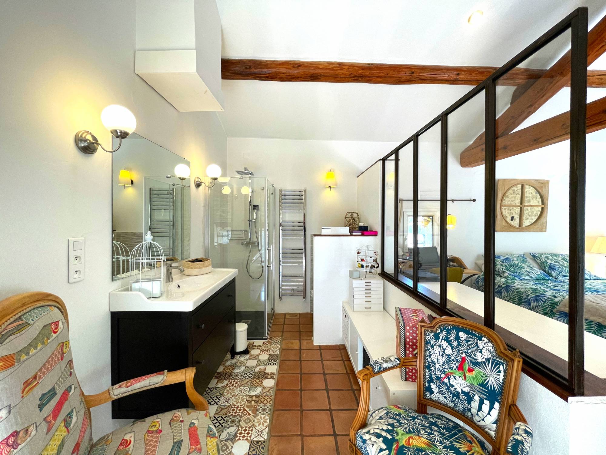 Exclusivité, Mas de village du XVIIIème siècle entièrement rénové avec cour et piscine   