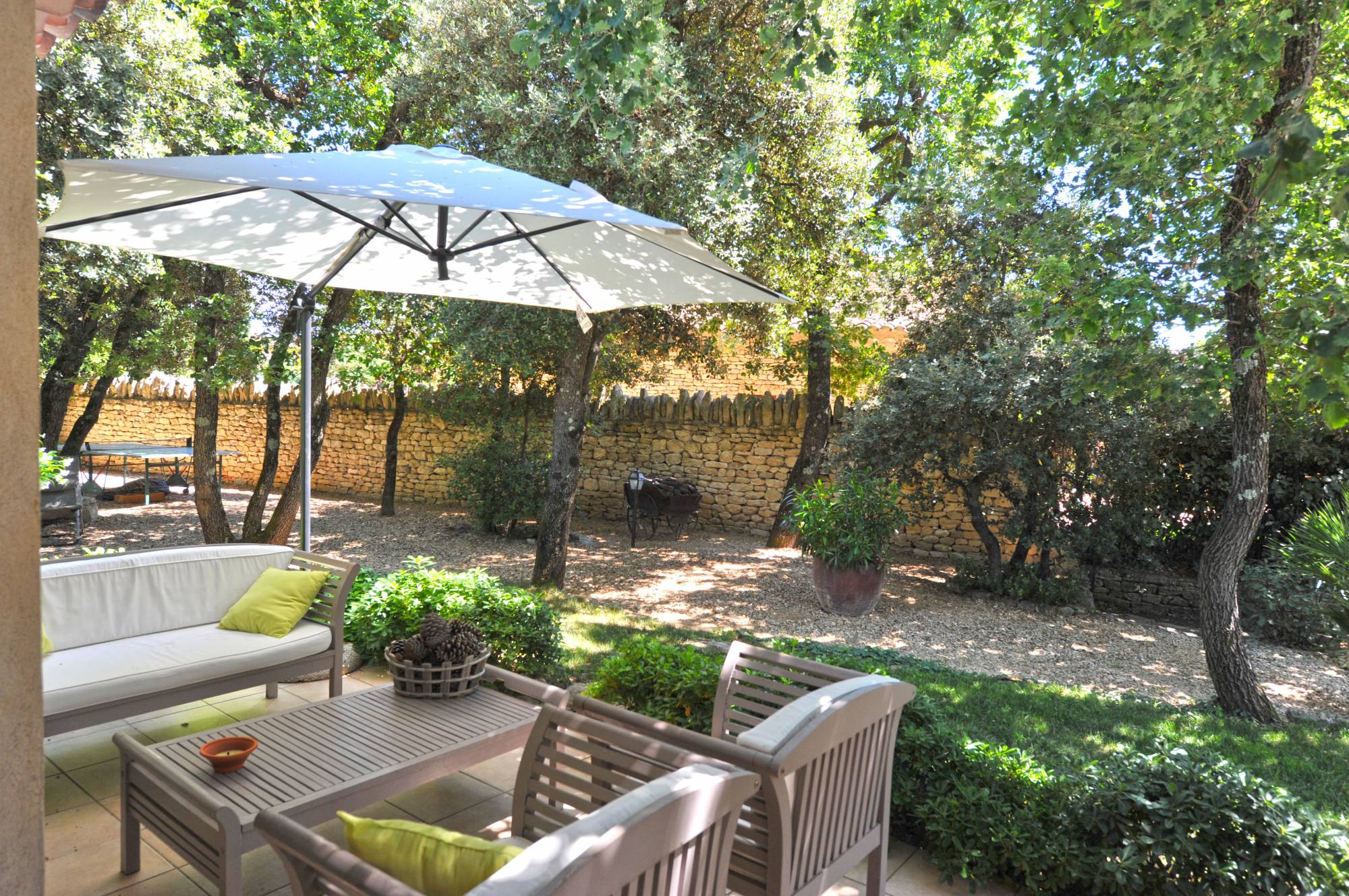 maison en pierres avec piscine à Gordes   