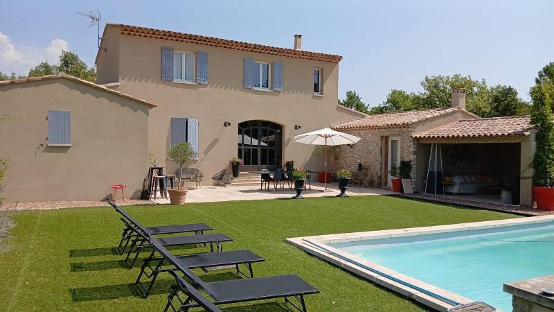 Maison contemporaine avec piscine