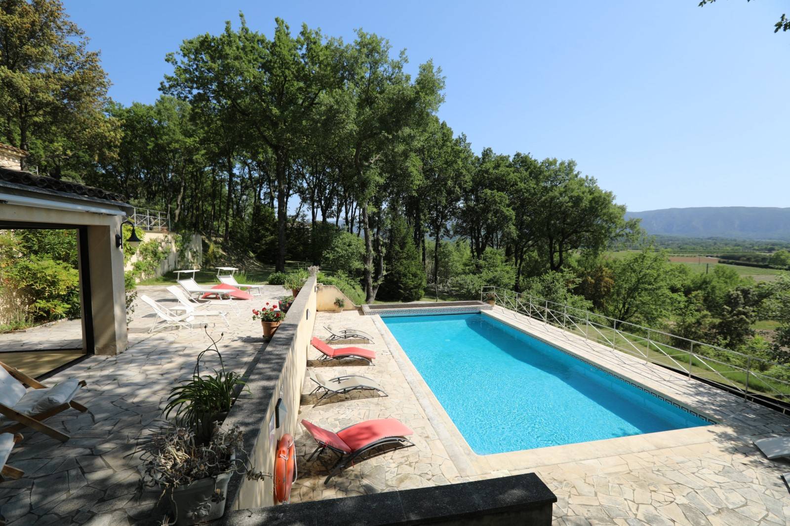 en campagne de Gordes, Mas en pierres sur terrain avec vues exceptionnelles   