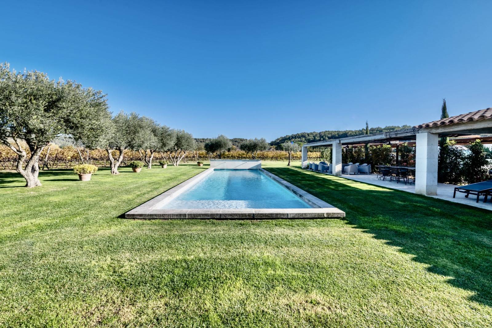 Ménerbes, propriété d'exception avec deux piscines   