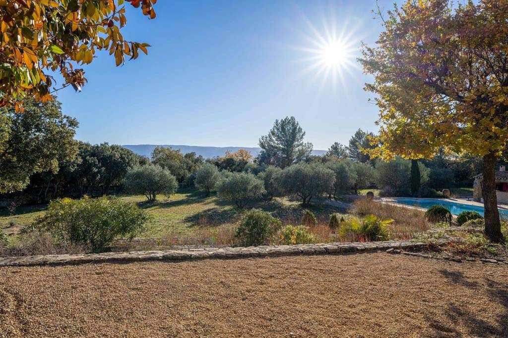 Cabrières d'Avignon - Propriété avec vue   