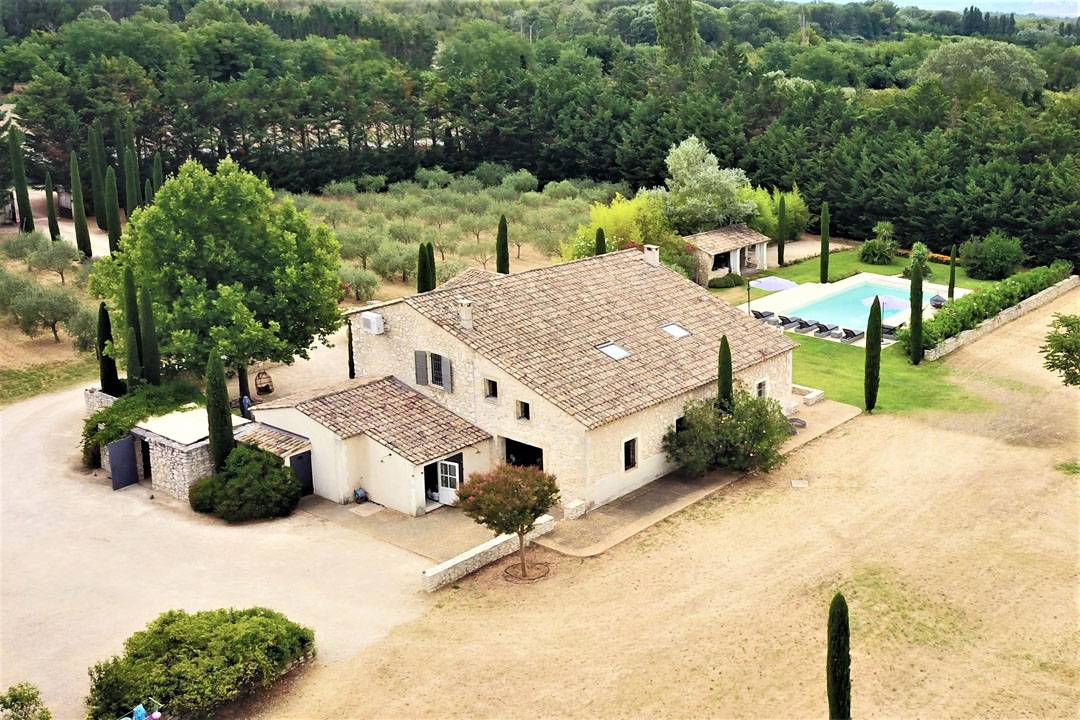 superbe propriété en Luberon avec piscine et dépendances   