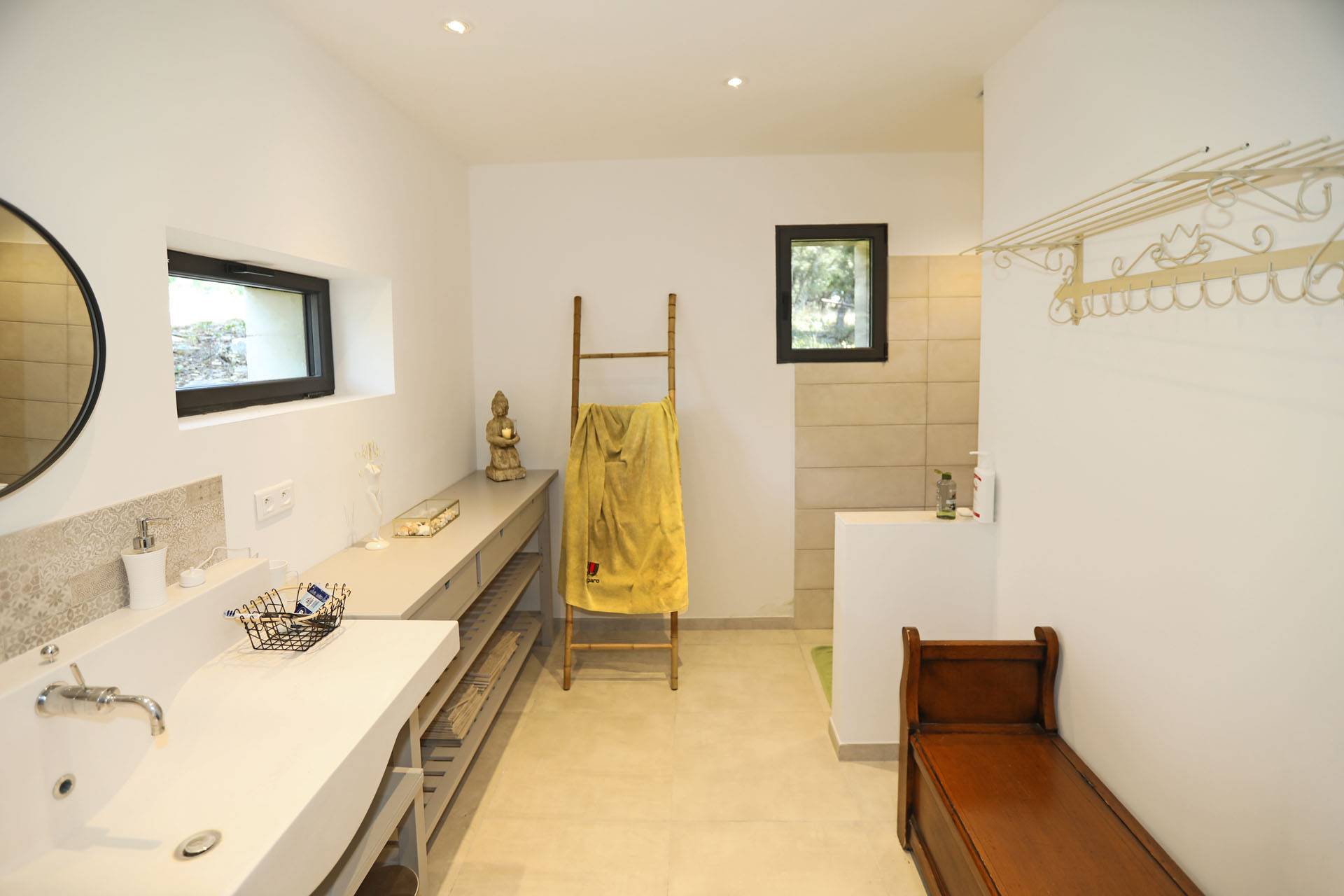 Gordes, propriété avec deux habitations et piscine sur les hauteurs   