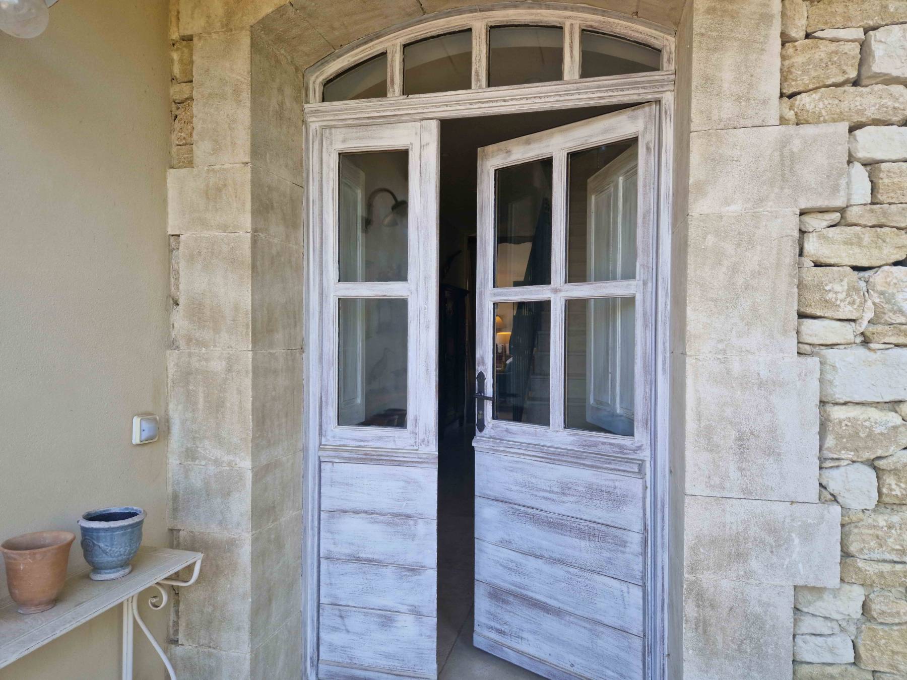 SUPERBE MAISON AVEC PISCINE FACE AU LUBERON   