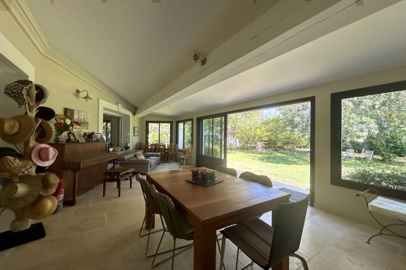 L'Isle sur la Sorgue - Maison de 188 m² et son cabanon de pêcheur en bord de Sorgues, jardin arboré de 3900 m².