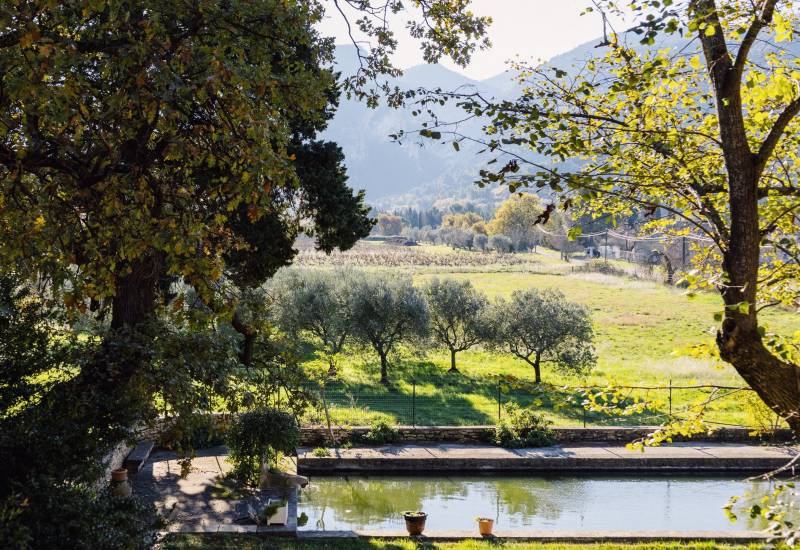 A la vente, maison de maître du XVIIIe siècle à restaurer sur 1,6 ha plein sud à Oppède