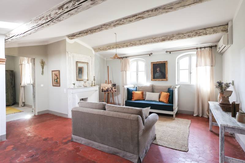 A la vente, un écrin de charme et de lumière au cœur d’Apt pour cette maison exceptionnelle avec piscine.