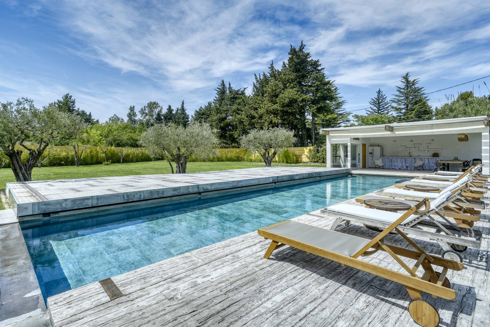 Propriété contemporaine proche de l'Isle-sur-la-Sorgue   