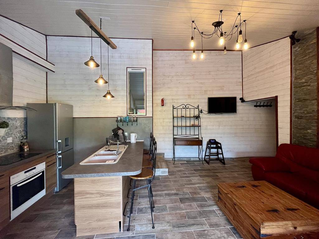 Propriété avec gîtes indépendants et piscine en bord de Sorgue   