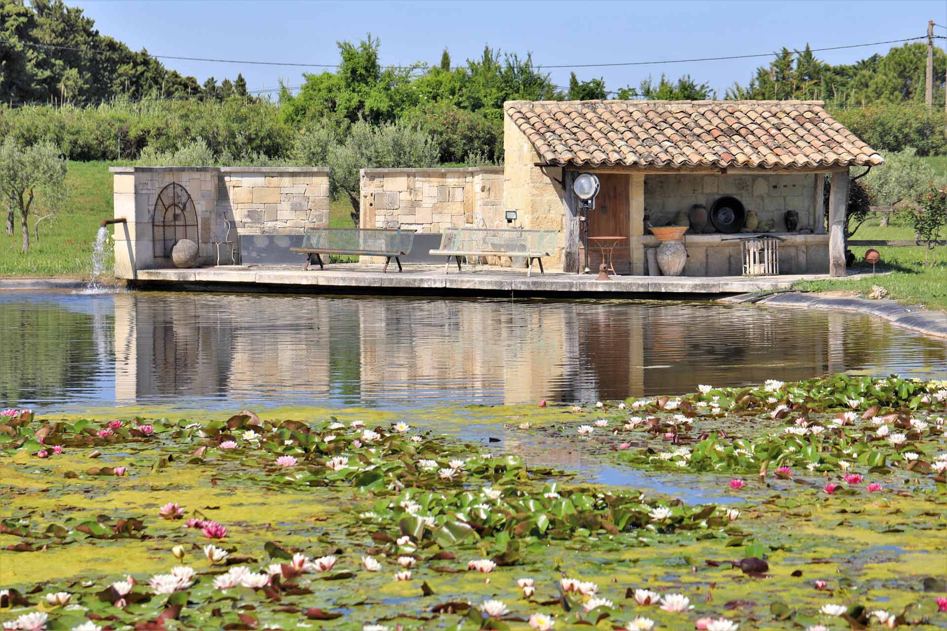 Luberon, Mas de 1830 entièrement rénové au cœur d’un parc paysager    