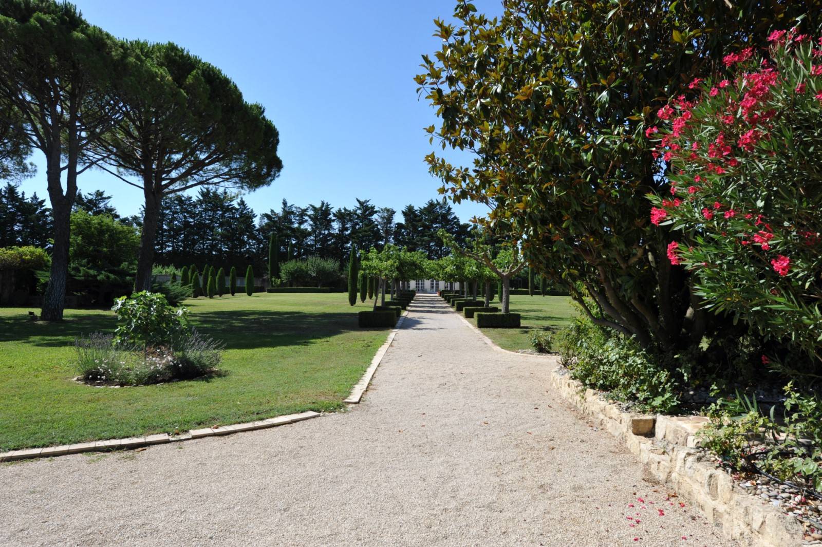 à proximité de l'Isle-sur-la Sorgue, magnifique mas avec parc paysager   