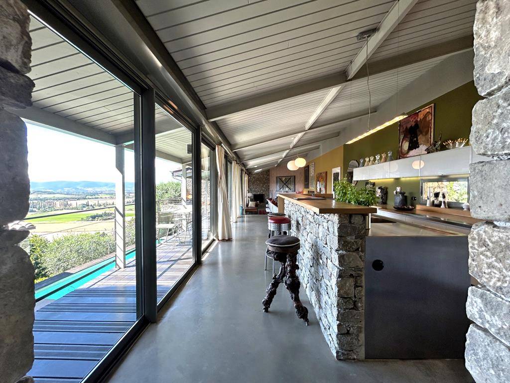 Drôme provençale : maison contemporaine rénovée avec vues   
