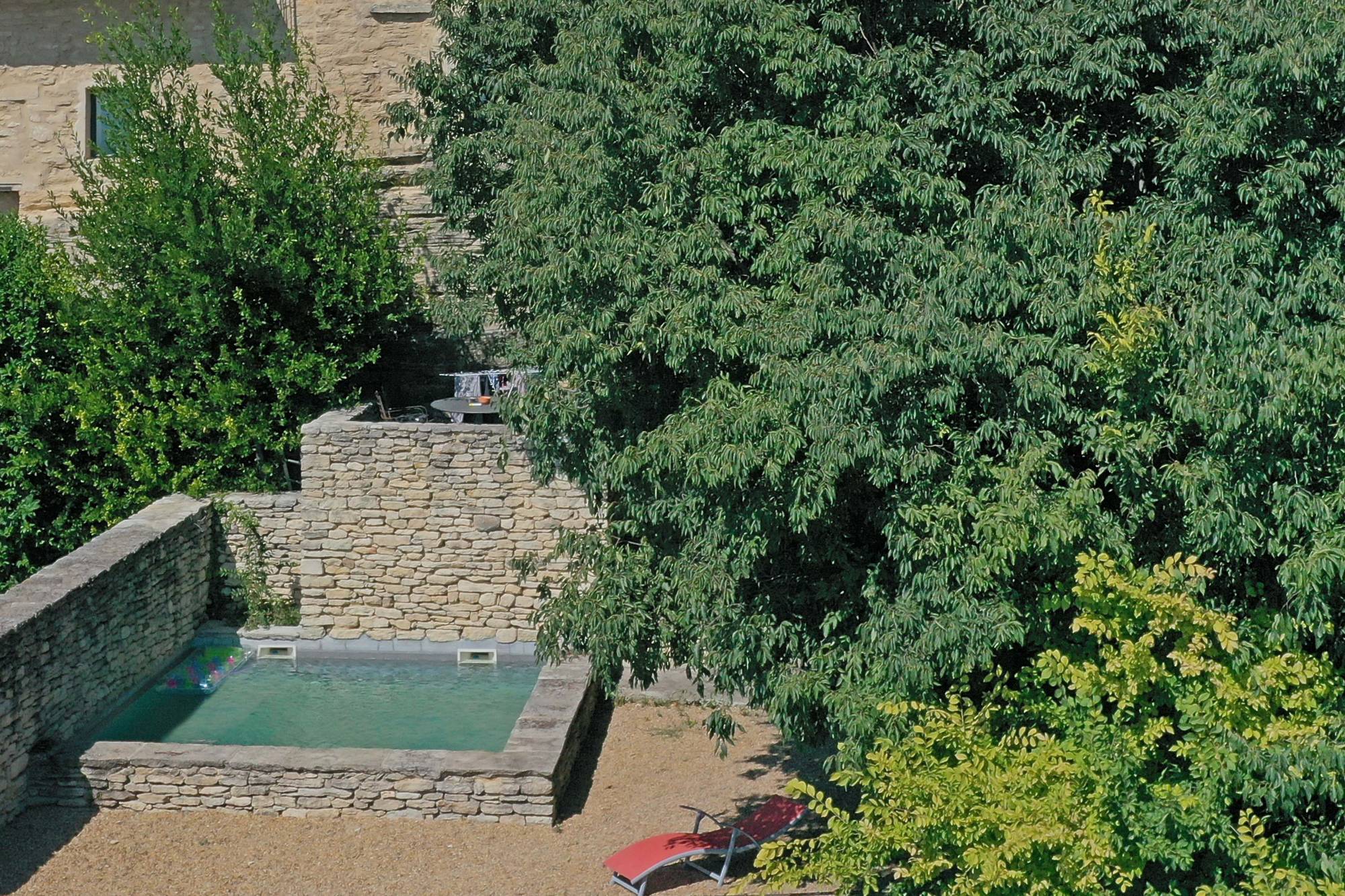 Gordes, maison au coeur du village avec piscine et vue   