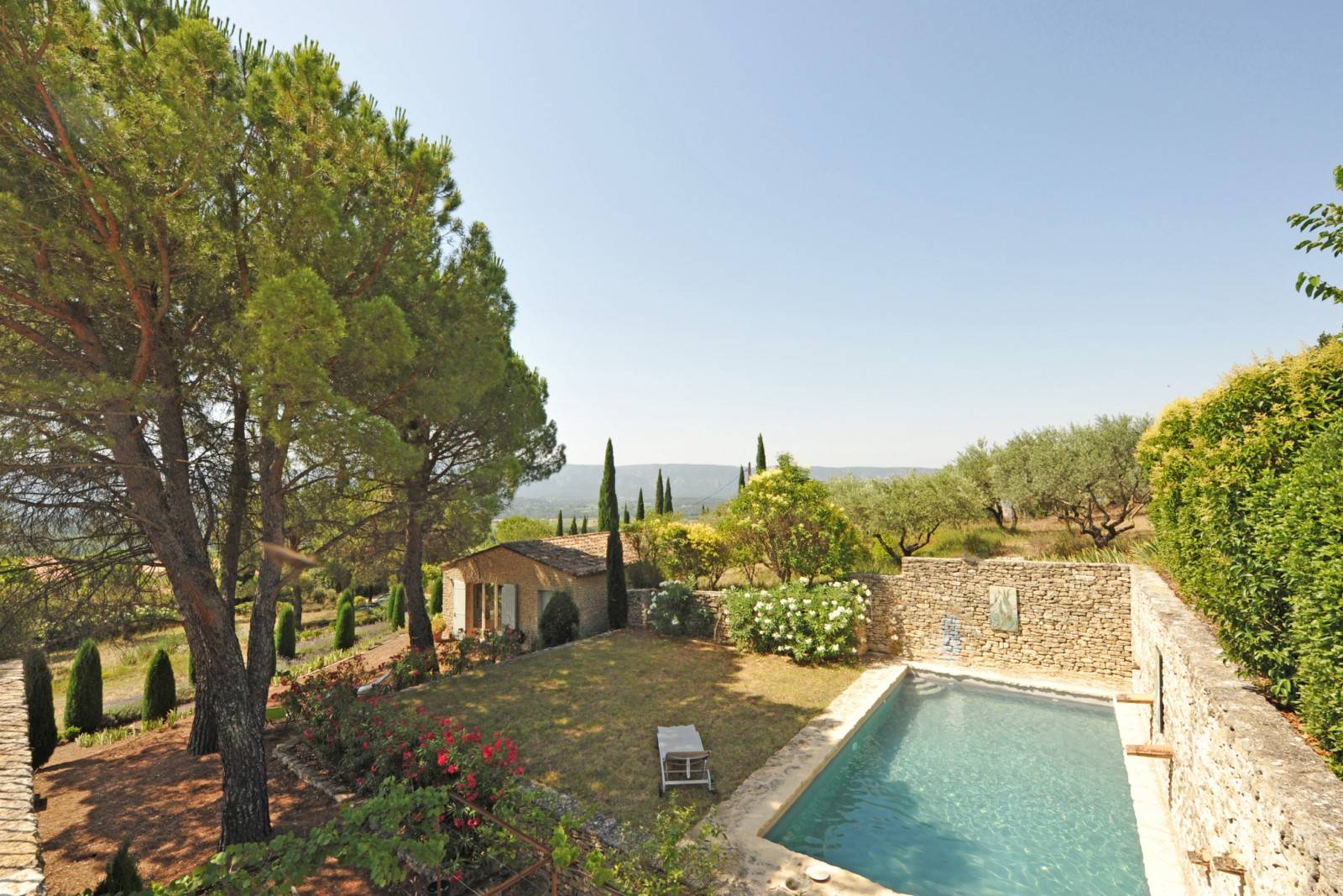 Gordes petit hameau privé avec vues panoramiques   