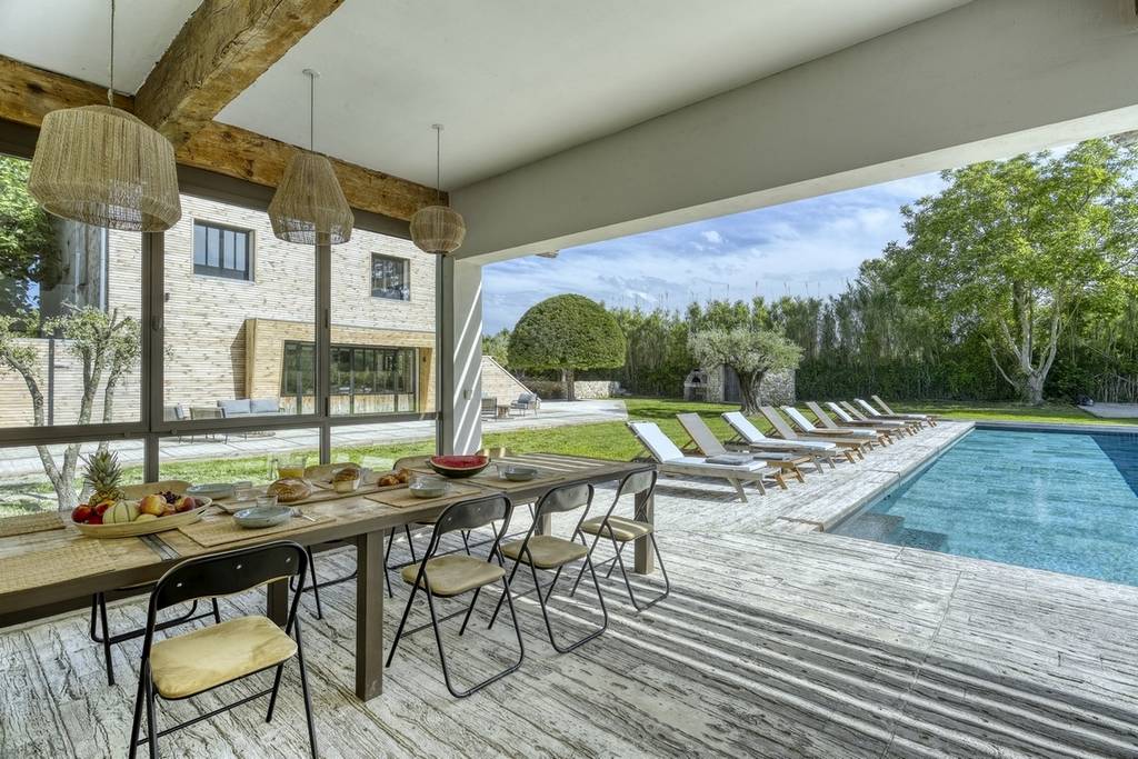 Propriété contemporaine proche de l'Isle-sur-la-Sorgue   